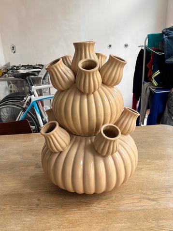 Daan Kromhout Tulpenvaas Beige 60cm beschikbaar voor biedingen