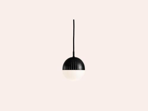Bij TheReSales: WOUD Dot S zwart, Huis en Inrichting, Lampen | Hanglampen, Zo goed als nieuw, Minder dan 50 cm, Glas, Metaal, Ophalen of Verzenden