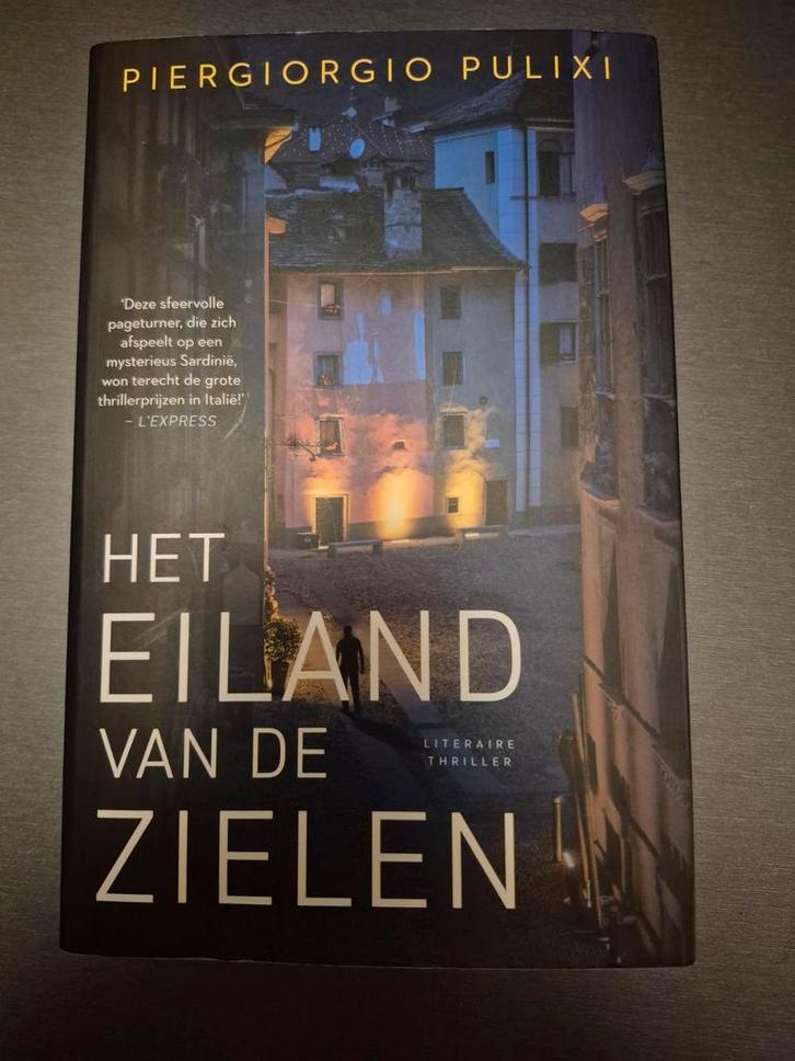 Het Eiland van de Zielen - Piergiorgio Pulixi, Boeken, Thrillers, Zo goed als nieuw, Europa overig, Ophalen of Verzenden