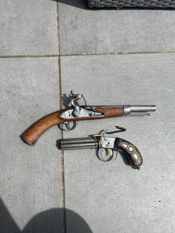 Antieke set verzameling pistool pistolen geweer zwaard mes beschikbaar voor biedingen