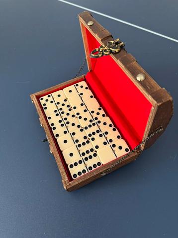 ACTIE Vintage dominospel in houten schatkist domino kistje beschikbaar voor biedingen