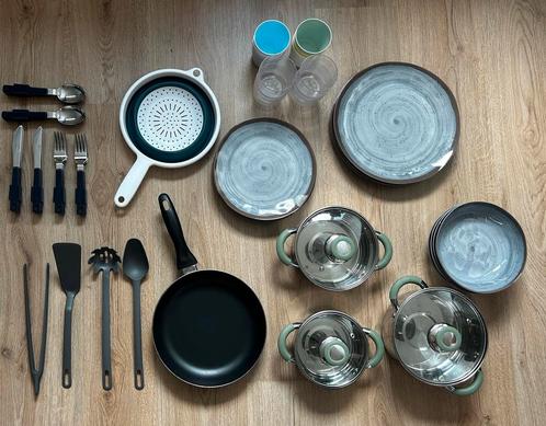 Camping servies 4 persoons, Caravans en Kamperen, Kampeeraccessoires, Zo goed als nieuw, Ophalen of Verzenden