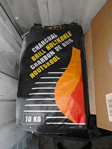 Koopje!! Houtskool zakken 10kg en briketten van THM beschikbaar voor biedingen