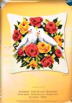 Cado vervaco borduurpakket kussen verliefde duiven in rozen, Hobby en Vrije tijd, Borduren en Borduurmachines, Ophalen of Verzenden