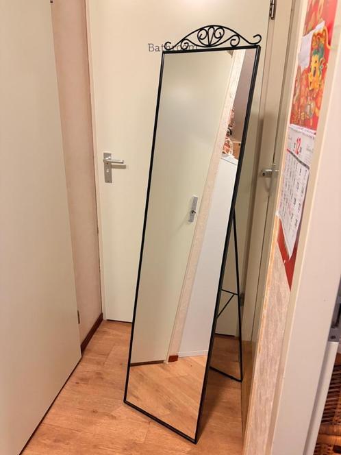 Zwarte staande spiegel Ikea Karmsund, Huis en Inrichting, Woonaccessoires | Spiegels, Zo goed als nieuw, Minder dan 50 cm, 150 tot 200 cm