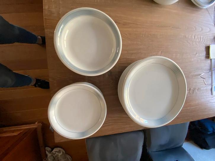Arzberg Servies Compleet + Extra's, Huis en Inrichting, Keuken | Servies, Zo goed als nieuw, Compleet servies, Effen, Porselein