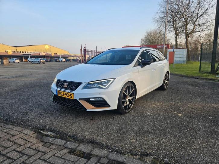 Zeer nette seat leon cupra ST 290 bj 2019 BOMVOL OPTIES!, Auto's, Seat, Particulier, Leon, 360° camera, ABS, Achteruitrijcamera