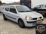 Renault Clio 1.2 Authentique rijd en schakelt super nw apk, Auto's, Voorwielaandrijving, Stof, Gebruikt, 4 cilinders