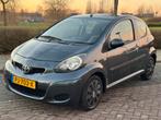 Toyota Aygo 1.0 met CarPlay/achteruitricamera, Auto's, Voorwielaandrijving, Stof, Zwart, 4 stoelen