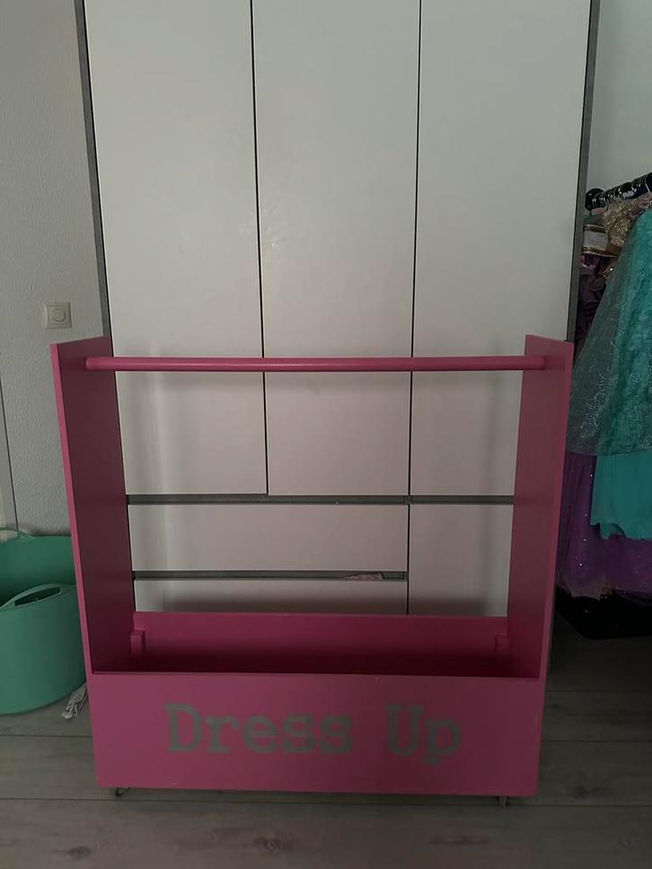 Kledingrek voor peuter/kleuter - Verkleedkleding, Kinderen en Baby's, Kinderkamer | Commodes en Kasten, Gebruikt, Kast, Minder dan 90 cm