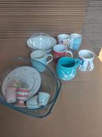 Gratis servies bekers etc, Huis en Inrichting, Keuken | Servies, Ophalen of Verzenden, Zo goed als nieuw, Overige stijlen, Kop(pen) en/of Schotel(s)