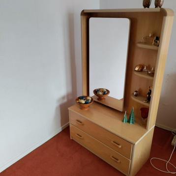 KAPTAFEL,Blank Hout,Spiegel,2 Laden,Lampje,Wandkast,1980 beschikbaar voor biedingen