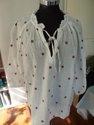 witte blouse met bruin rood werkje geborduurd Only Carmakoma beschikbaar voor biedingen