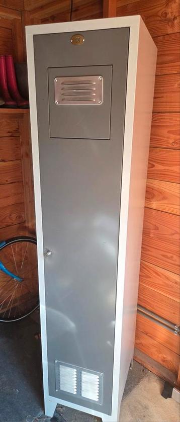 Metalen locker / lockerkast beschikbaar voor biedingen