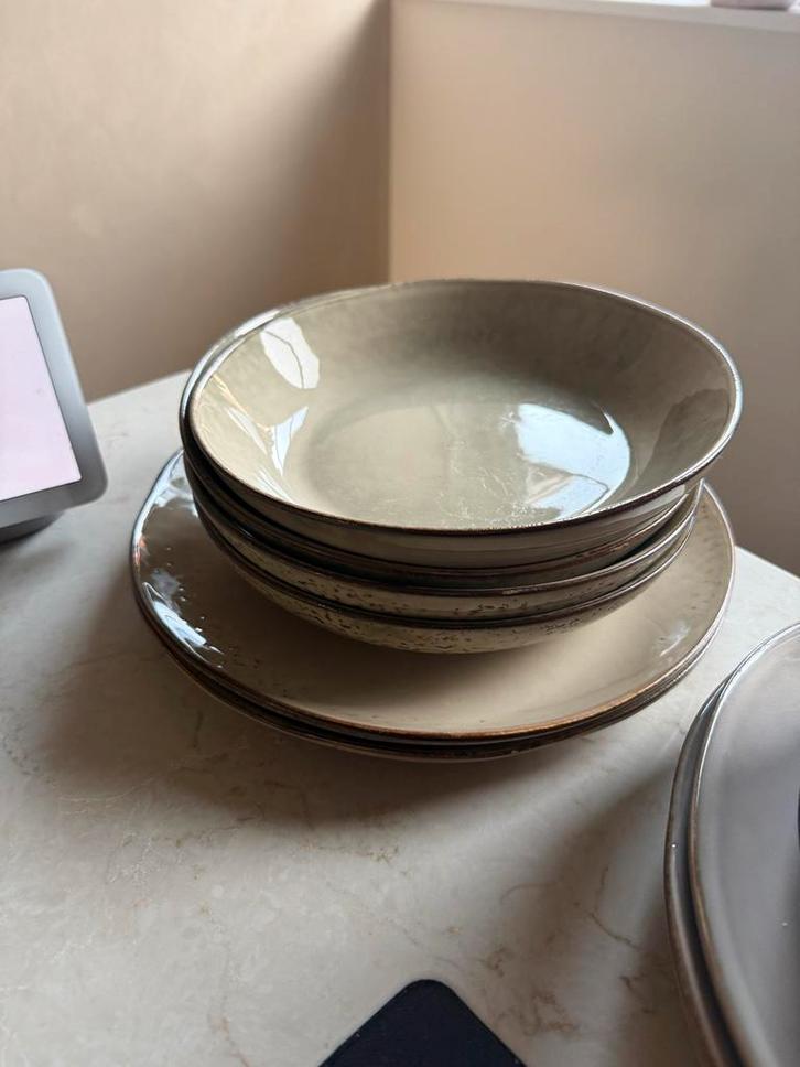 Compleet Serviesset - Borden & Kommen, Huis en Inrichting, Keuken | Servies, Zo goed als nieuw, Compleet servies, Effen, Aardewerk