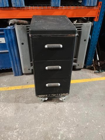 Gereedschap trolley  beschikbaar voor biedingen