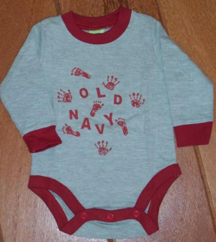 Maat 50/56 * Old Navy romper grijs/rood *NIEUW* (1064), Kinderen en Baby's, Babykleding | Maat 50, Nieuw, Jongetje, Nacht- of Onderkleding