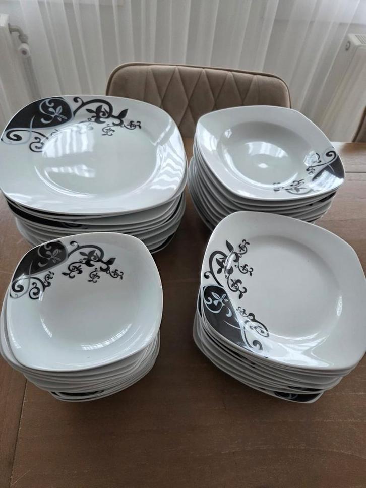Nieuw Servies 12 Personen + extra's, Huis en Inrichting, Keuken | Servies, Nieuw, Compleet servies, Overige stijlen, Porselein