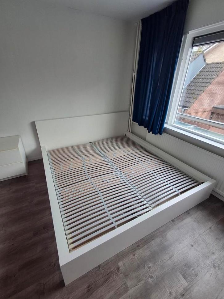 Gratis 2 persoonsbed IKEA Malm 180x200, Huis en Inrichting, Slaapkamer | Bedden, Gebruikt, Tweepersoons, 180 cm, Hout, Wit, Ophalen
