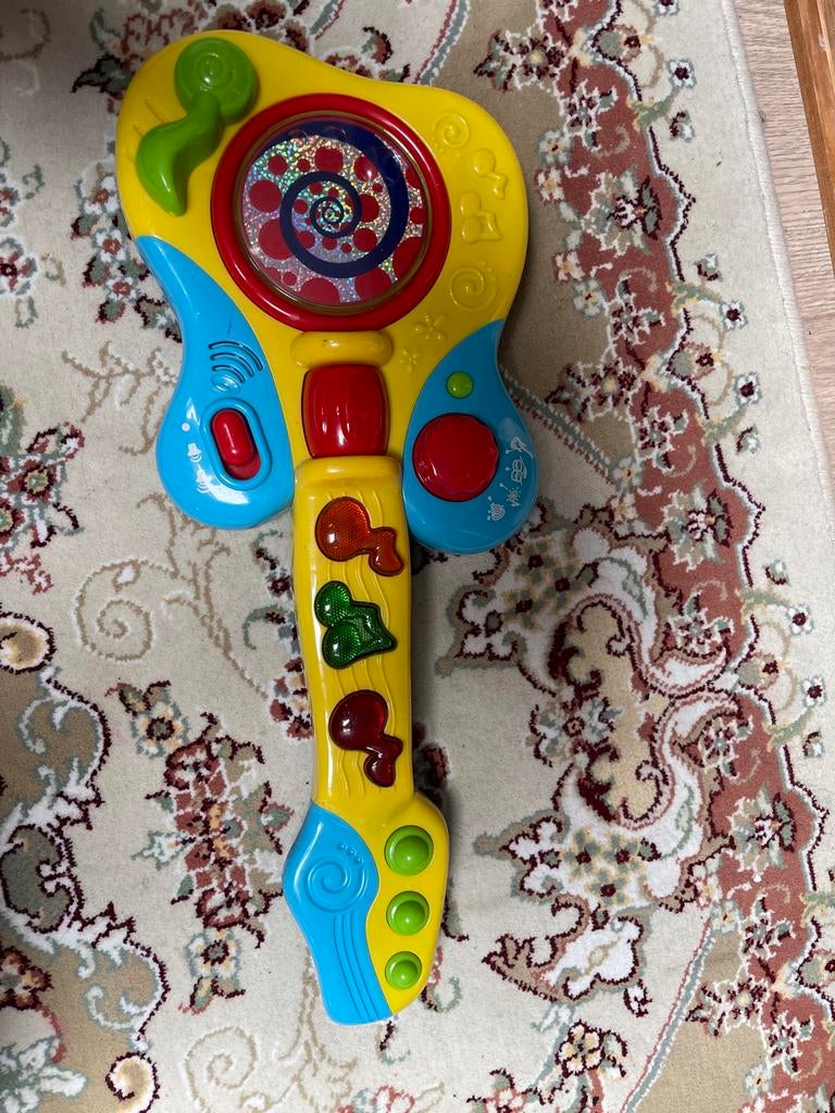 Leuke speelgoed gitaar met licht en geluid, Ophalen of Verzenden, Gebruikt, Auto, Met licht