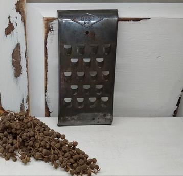 Oude grove rasp beschikbaar voor biedingen
