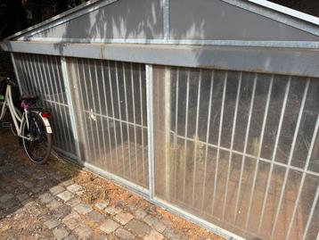 Metalen Hondenhok beschikbaar voor biedingen
