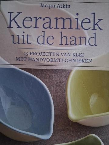 Keramiek uit de hand. beschikbaar voor biedingen