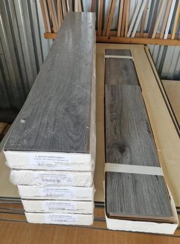13 m2 restpartij laminaat Swiss Krono D3532 Millenium Oak Gr beschikbaar voor biedingen