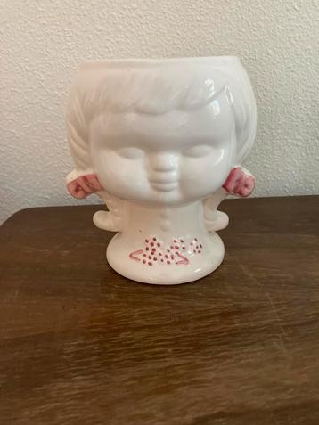 Hoofd bloempot vintage beschikbaar voor biedingen