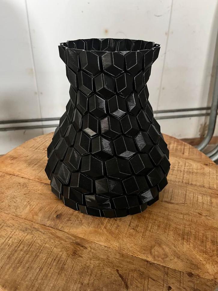 Zwarte Design Vaas, Huis en Inrichting, Woonaccessoires | Vazen, Nieuw, Zwart, 50 tot 75 cm, Kunststof, Ophalen of Verzenden