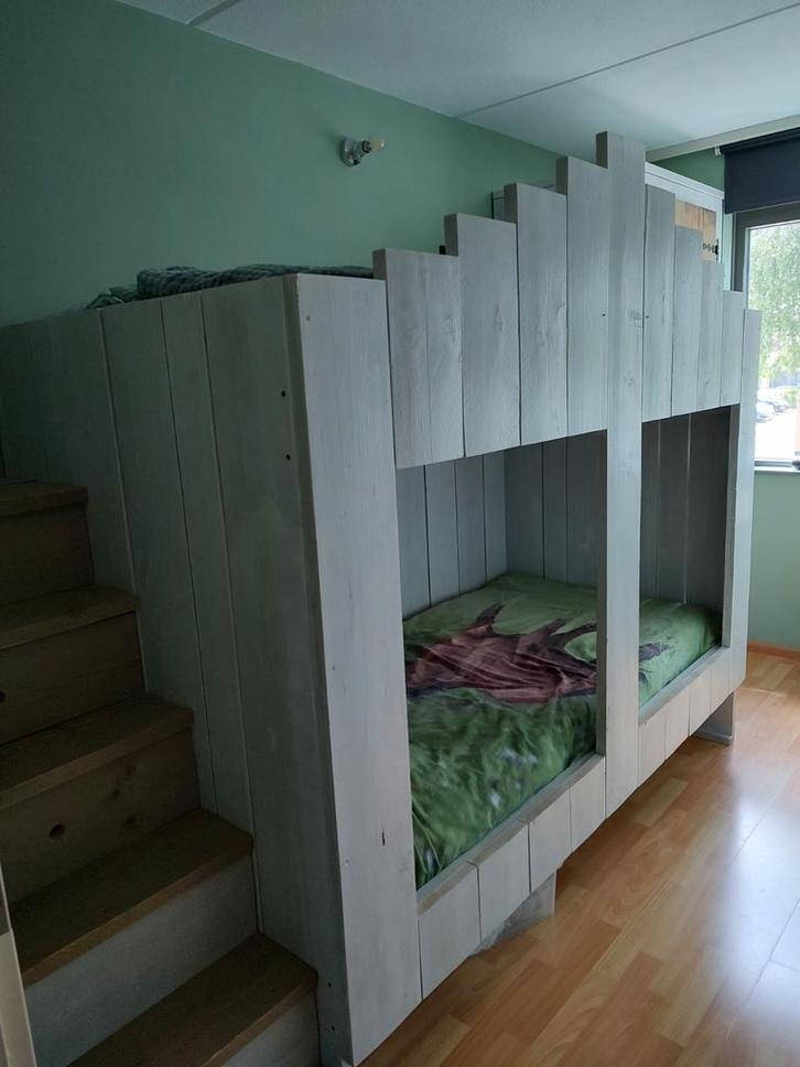 Steigerhouten Stapelbed Trapgevelhuisje + Trap + Kast, Huis en Inrichting, Slaapkamer | Stapelbedden en Hoogslapers, Zo goed als nieuw