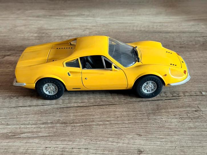 Ferrari Dino 246 GT – 1:18 Anson – geel – verzamelmodel, Hobby en Vrije tijd, Modelauto's | 1:18, Zo goed als nieuw, Overige merken