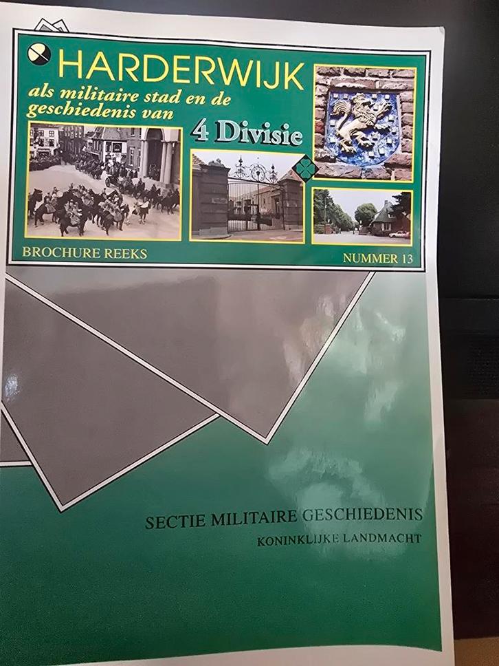 Harderwijk als militaire stad - 4 Divisie, Boeken, Oorlog en Militair, Gelezen, 1945 tot heden, Ophalen of Verzenden