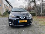 Toyota Yaris 1.5 HSD 55KW 5DRS 2016 Zwart, 4 cilinders, Origineel Nederlands, Grijs, 1060 kg