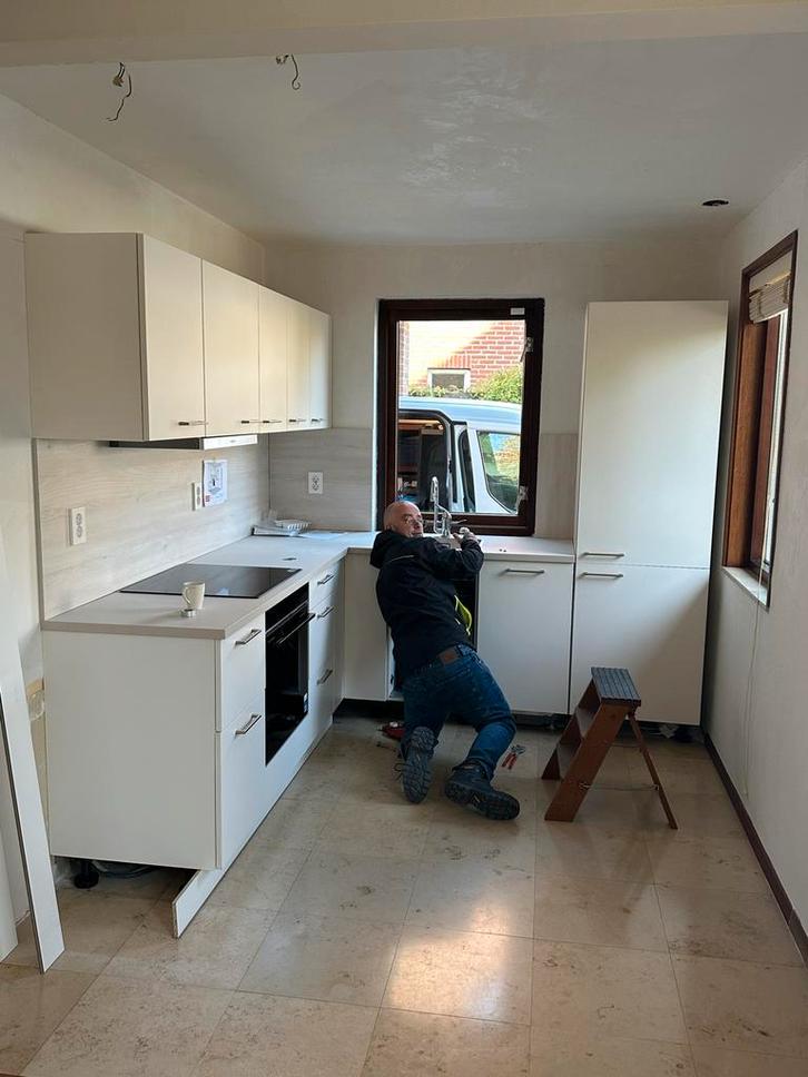 Ervaren Keukenmonteur Gezocht!, Huis en Inrichting, Keuken | Complete keukens, Enkelwandige keuken, Wit, Kunststof, Greeploos