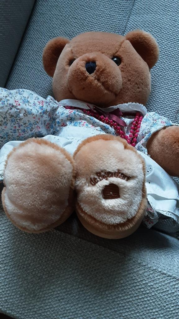 Sabine bijenkorf teddybeer, Verzamelen, Beren en Cherished Teddies, Zo goed als nieuw, Stoffen beer, Overige merken, Ophalen of Verzenden