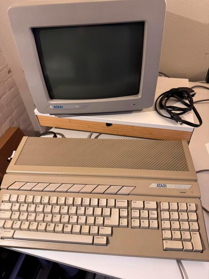 Mooie complete Atari 1040 STFM. Gotek drive en SM124 monitor, Computers en Software, Vintage Computers, Ophalen
