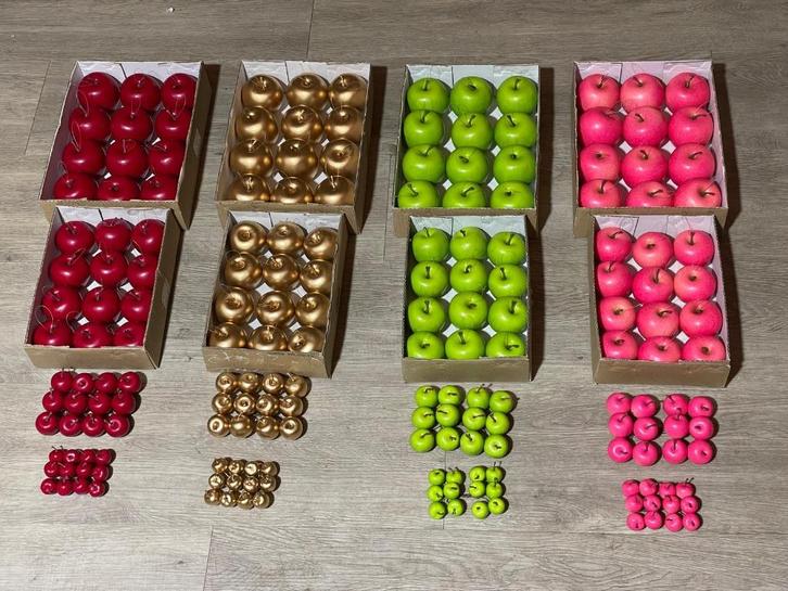 Kerst - Gekleurde appels met lusjes, Diversen, Kerst, Nieuw, Ophalen of Verzenden