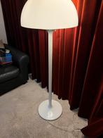 Vintage staande witte lamp (in de kap een scheur), Ophalen, Zo goed als nieuw, 150 tot 200 cm