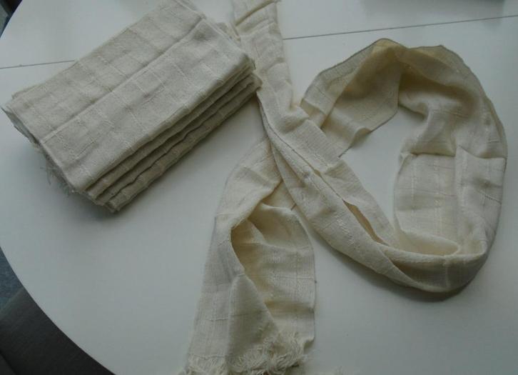 SJAAL CREME L 150 x B 26 cm NIEUW, Kleding | Dames, Mutsen, Sjaals en Handschoenen, Nieuw, Sjaal, Ophalen of Verzenden