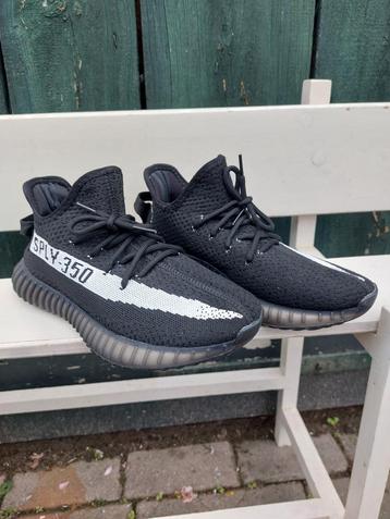 Adidas Yeezy Oreo maat 41, netjes beschikbaar voor biedingen