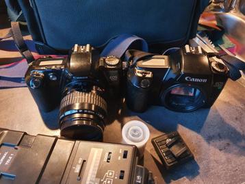 2 vintage analoge canon camera's EOS 500 en EOS 1000F beschikbaar voor biedingen