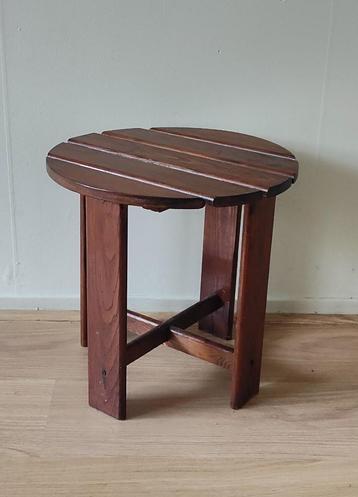 Bijzettafel beschikbaar voor biedingen