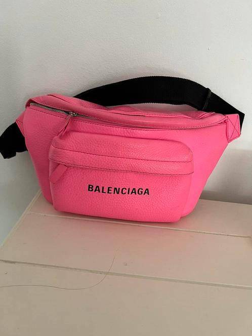 Balenciaga heuptas in neo pink kleur, Sieraden, Tassen en Uiterlijk, Tassen | Damestassen, Ophalen of Verzenden