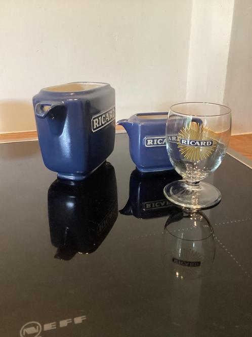 Ricard pastis halve liter blauwe karaf ceramiek, Huis en Inrichting, Keuken | Servies, Zo goed als nieuw, Overige typen, Overige stijlen