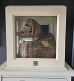 Riviera maison rattan eend met displaybox, Ophalen, Zo goed als nieuw