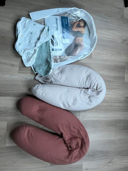 2 Doomoo voedingskussens comfy big (kleuren: almond & brick), Kinderen en Baby's, Babyvoeding en Toebehoren, Zo goed als nieuw