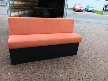 2 demo horeca wandbankjes €50.00 per stuk beschikbaar voor biedingen