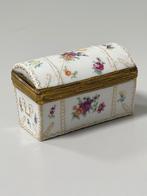 Antiek 19e-eeuws porseleinen snuifdoosje – handbeschilderd, Antiek en Kunst, Ophalen of Verzenden