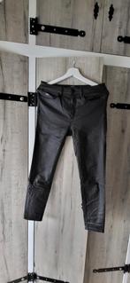 Zwarte broek nep leer/skai, Kleding | Dames, Zwart, Maat 42/44 (L), Ophalen of Verzenden, Zo goed als nieuw